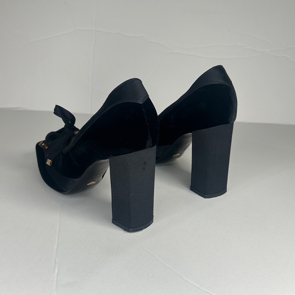 Elegant Black Velvet Heels - Picture 4 of 9